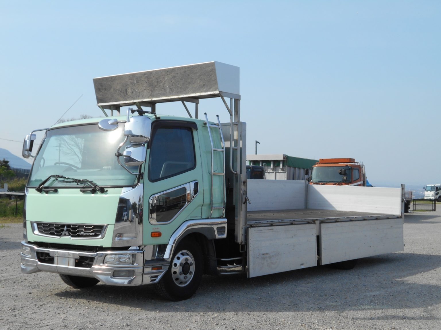 三菱 ファイター 中型/増トン 平ボディ ベッド 2KG-FK62F の中古トラック【車両No.164454】