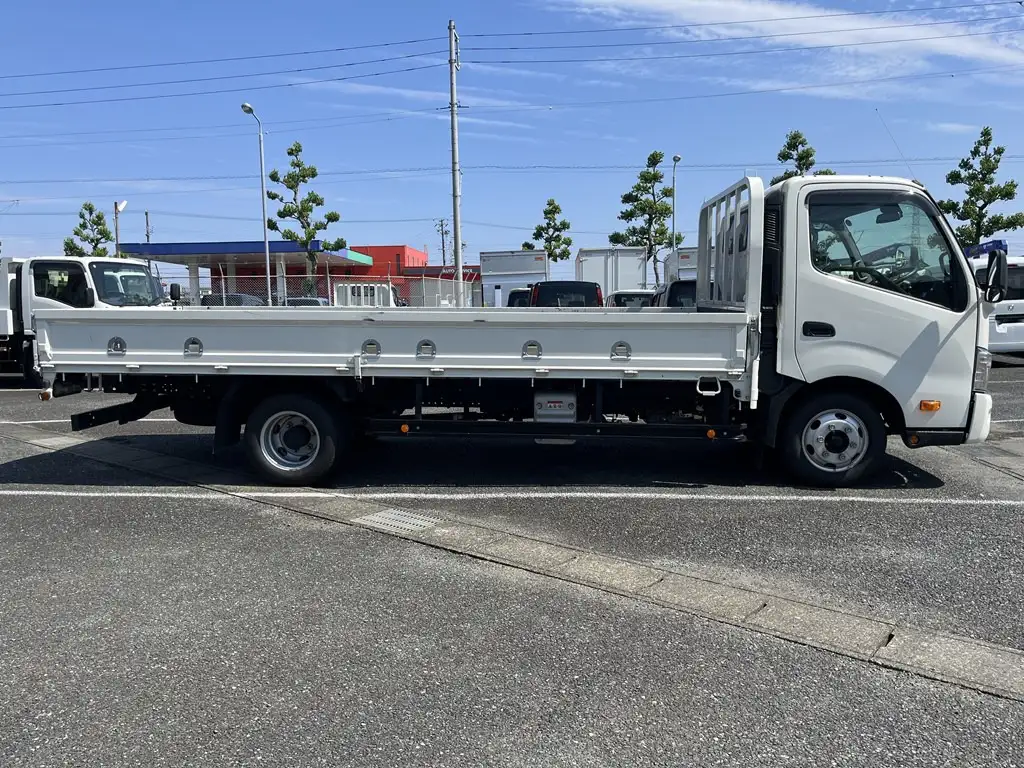 トヨタ ダイナ 小型 平ボディ 2RG-XZU722 R2の中古トラック画像3