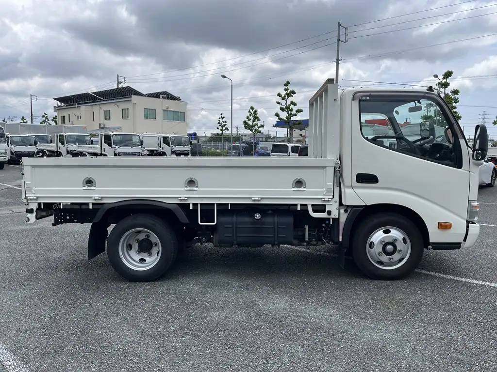 日野 デュトロ 小型 平ボディ TKG-XZU605M H27の中古トラック画像2