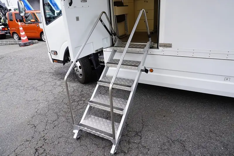 いすゞ エルフ 小型 特殊車両 TPG-NPS85AN H30の中古トラック画像4