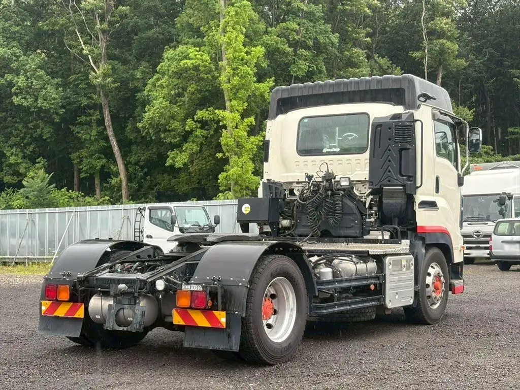いすゞ ギガ 大型 トラクター ハイルーフ 1デフの中古トラック画像3