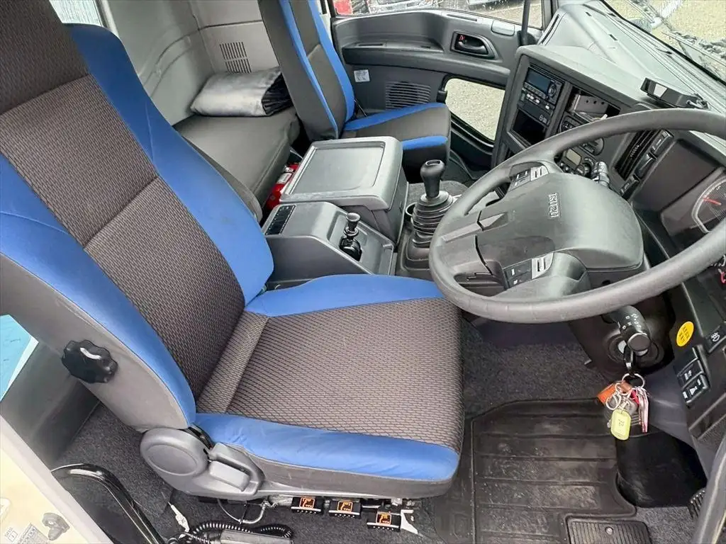 いすゞ ギガ 大型 トラクター ハイルーフ 1デフの中古トラック画像14
