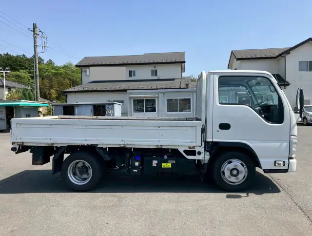 いすゞ エルフ 小型 平ボディ 2RG-NJR88A R2の中古トラック画像3
