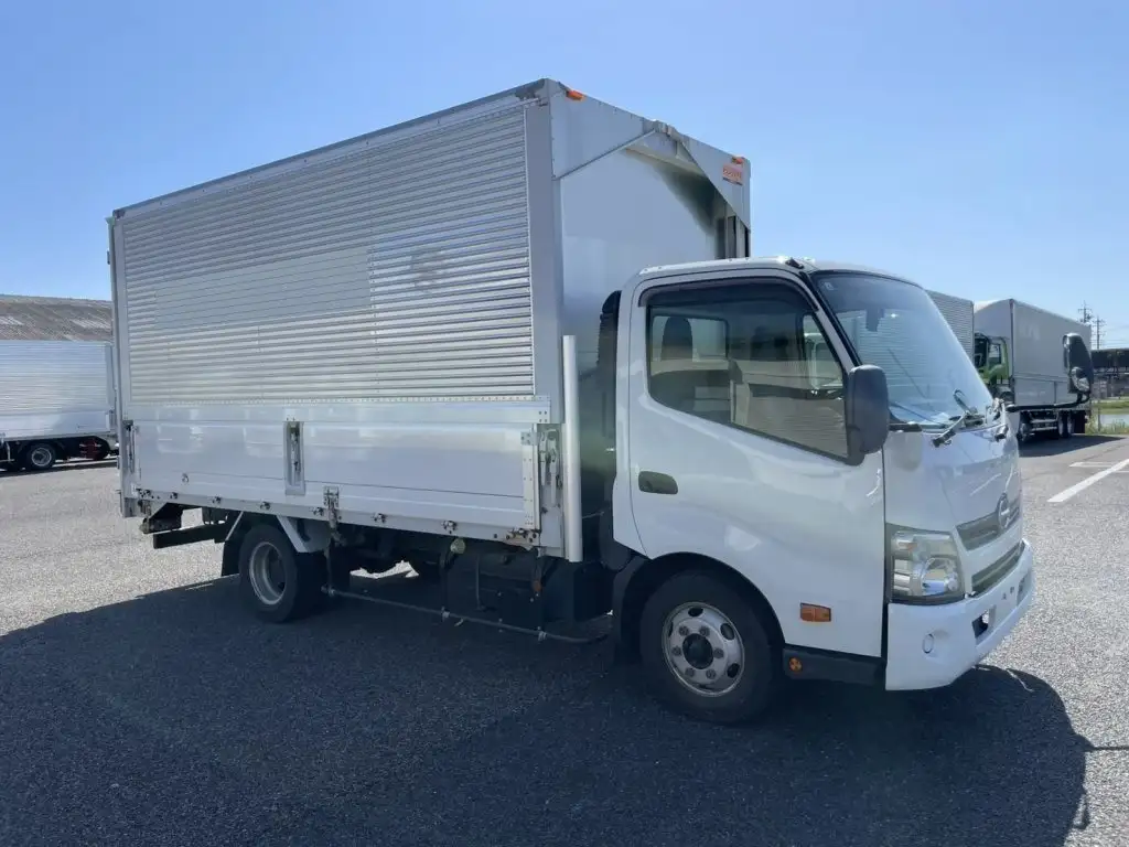 日野 デュトロ 小型 ウイング TKG-XZU710M H26の中古トラック画像2