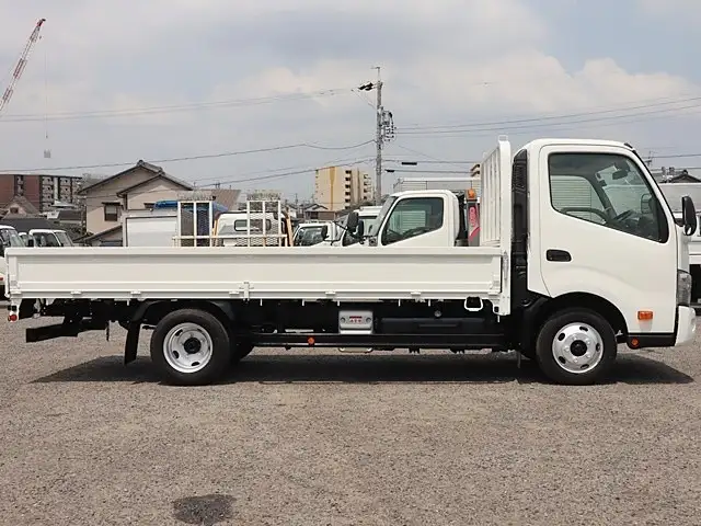 トヨタ ダイナ 小型 平ボディ 2RG-XZC710 R4の中古トラック画像3