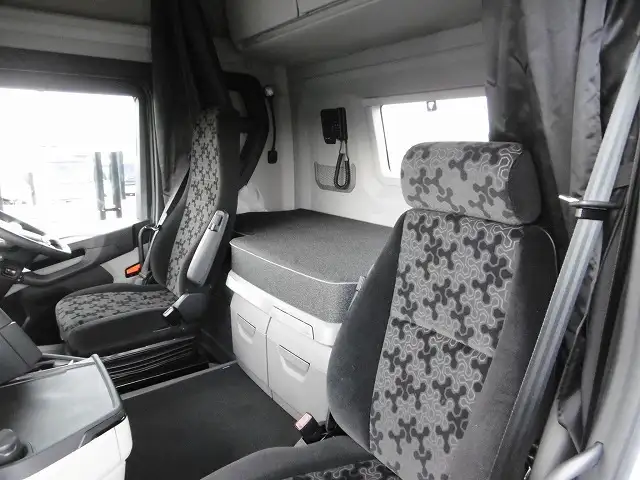 スカニア トラック 大型 トラクター ハイルーフ 1デフの中古トラック画像9