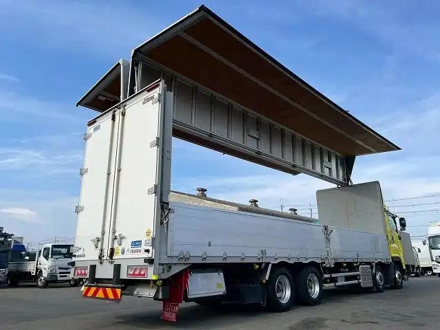いすゞ ギガ 大型 ウイング エアサス ベッドの中古トラック画像6