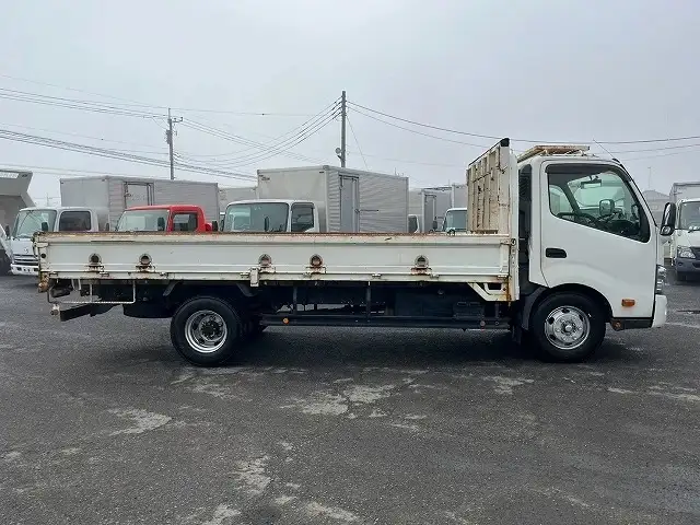 日野 デュトロ 小型 平ボディ 床鉄板 TKG-XZU720Mの中古トラック画像4