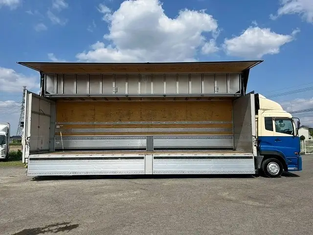 日産UD クオン 大型 ウイング エアサス ベッドの中古トラック画像4