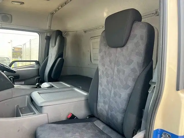 日産UD クオン 大型 ウイング エアサス ベッドの中古トラック画像15