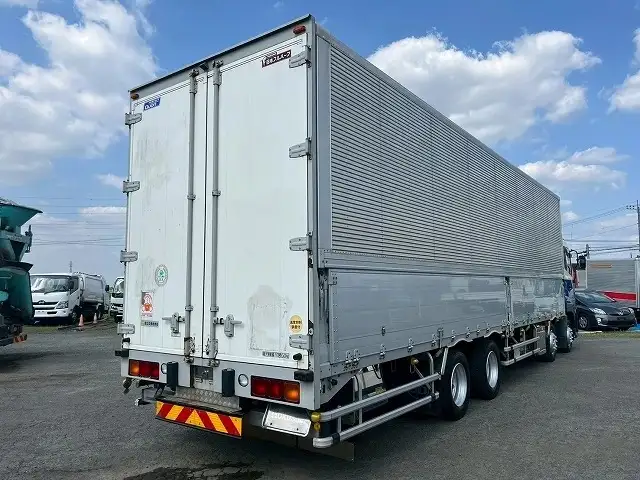 日産UD クオン 大型 ウイング エアサス ベッドの中古トラック画像5