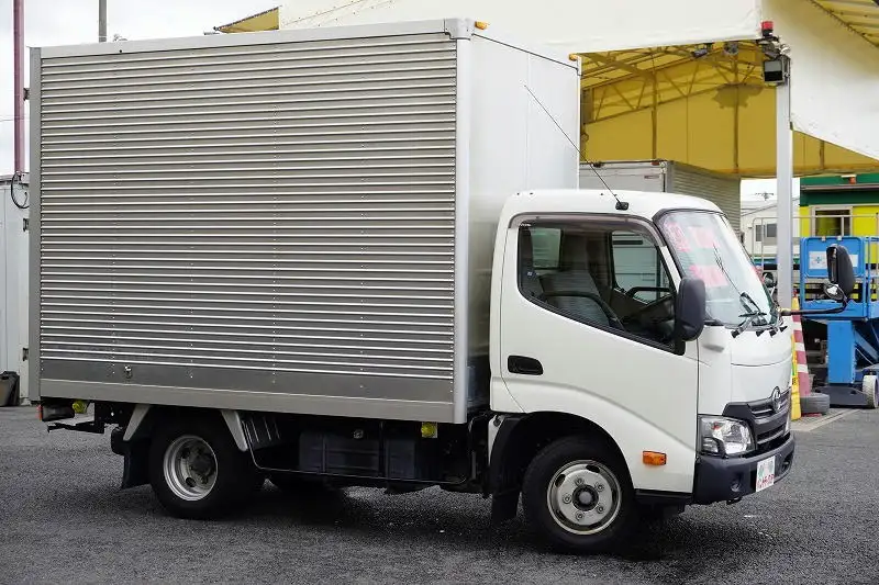 トヨタ ダイナ 小型 アルミバン TPG-XZU605 H30の中古トラック画像3