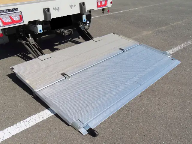 いすゞ フォワード 中型/増トン ウイング パワーゲート エアサスの中古トラック画像9