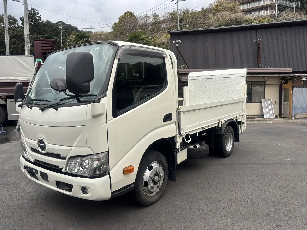 日野 デュトロ 小型 平ボディ パワーゲート 2RG-XZC605M の中古トラック【車両No.190491】