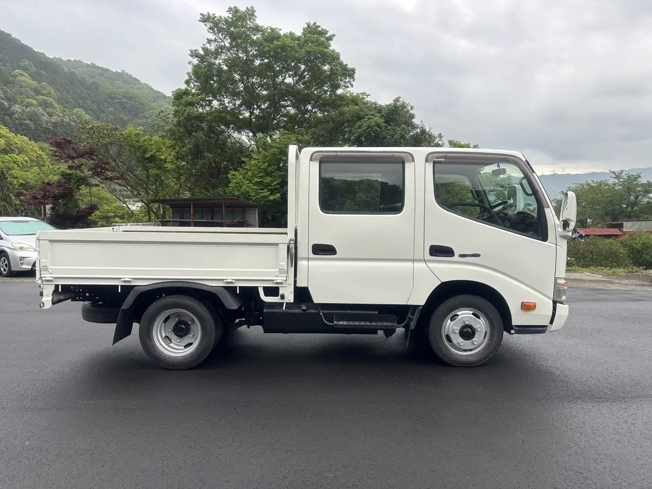 日野 デュトロ 小型 平ボディ Wキャブ TKG-XZU605Mの中古トラック画像4