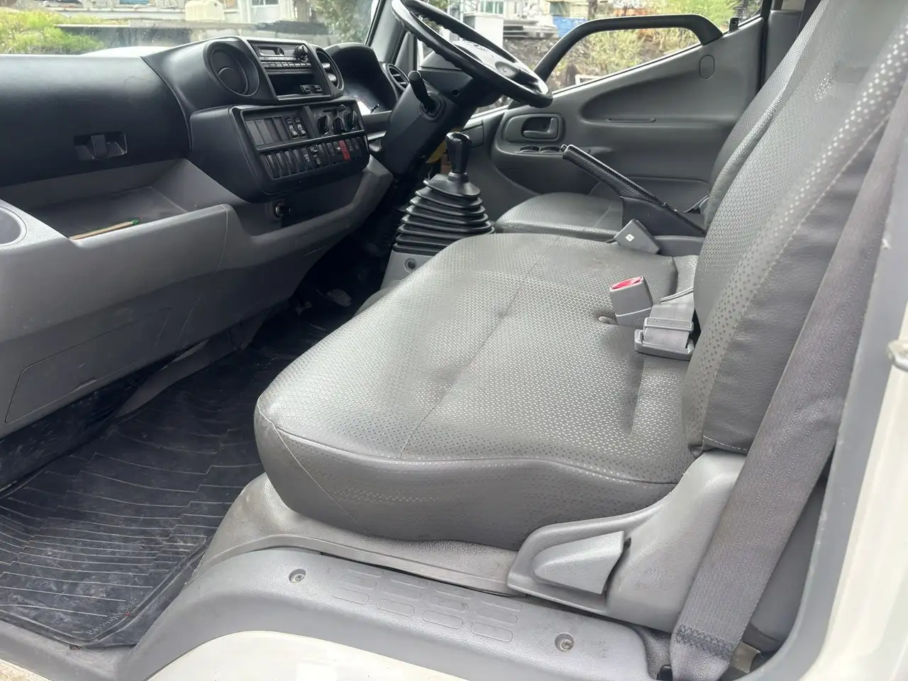 日野 デュトロ 小型 平ボディ Wキャブ TKG-XZU605Mの中古トラック画像8