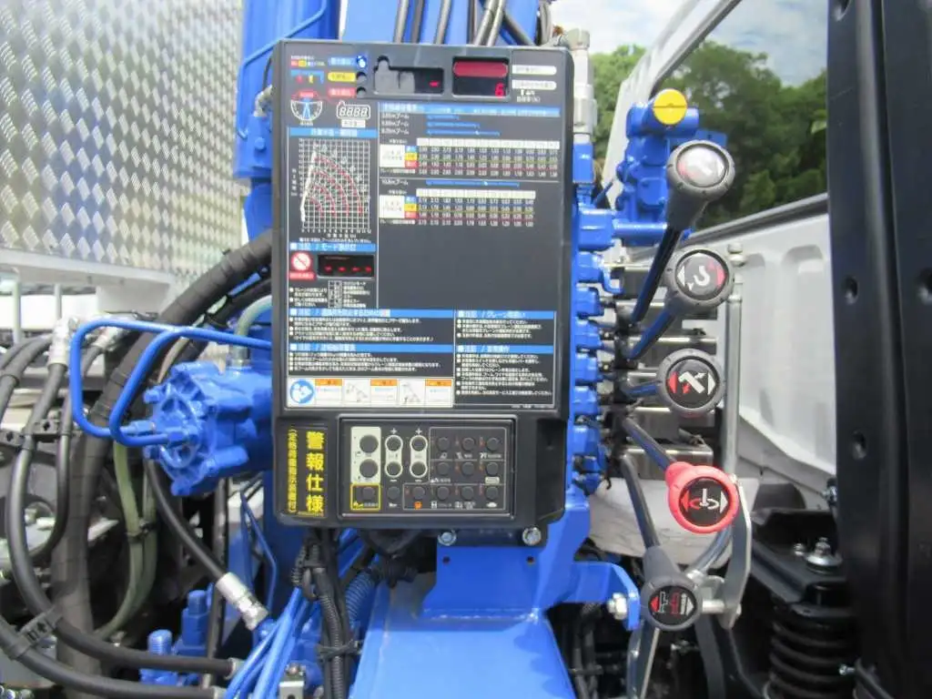 三菱 ファイター 中型/増トン 車両重機運搬 4段クレーン ラジコンの中古トラック画像9