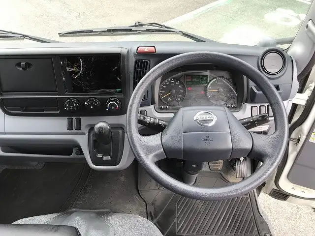 日産 アトラス 小型 平ボディ Wキャブ TPG-FGA2Wの中古トラック画像11