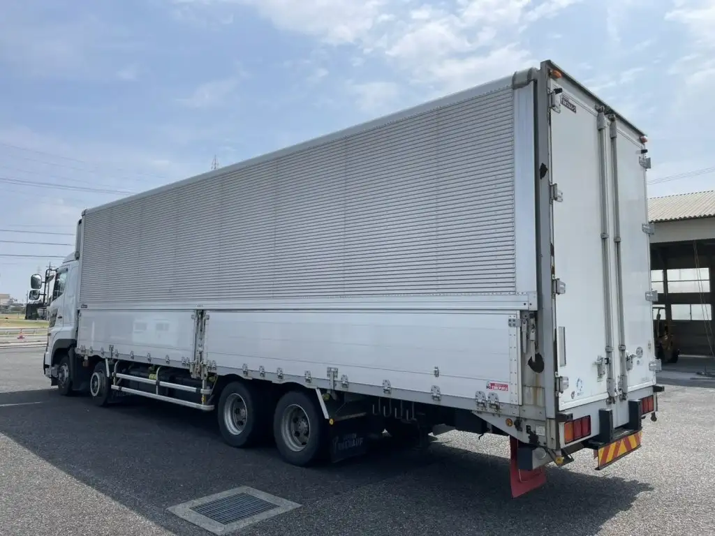 日野 プロフィア 大型 ウイング エアサス ベッドの中古トラック画像4