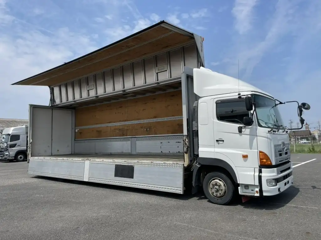 日野 プロフィア 大型 ウイング エアサス ベッドの中古トラック画像6