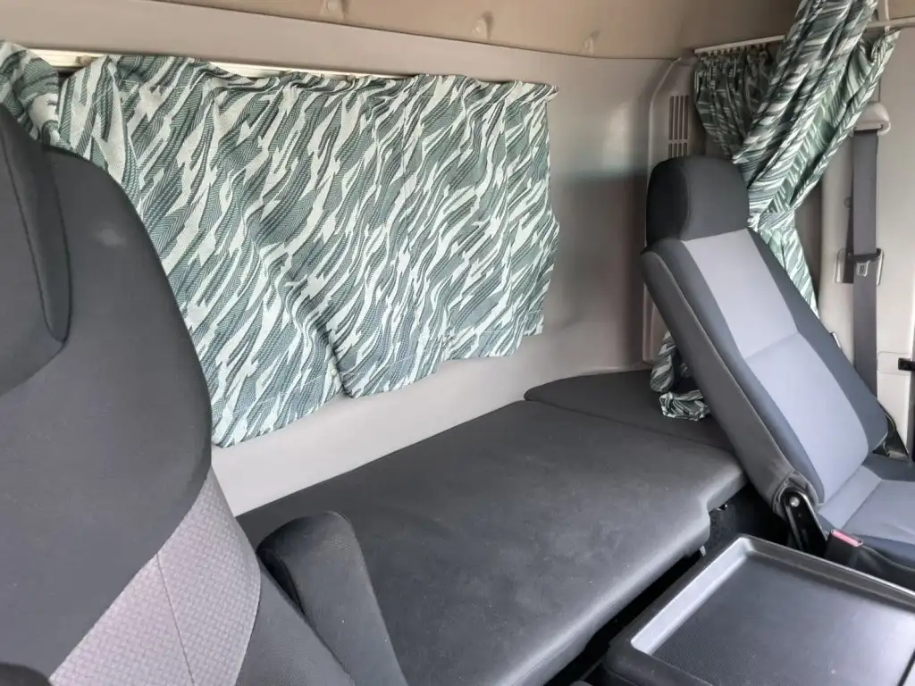日野 プロフィア 大型 ウイング エアサス ベッドの中古トラック画像12
