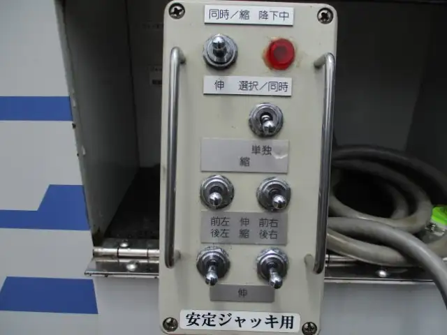 いすゞ エルフ 小型 特殊車両 BDG-NKS85AN H21の中古トラック画像9