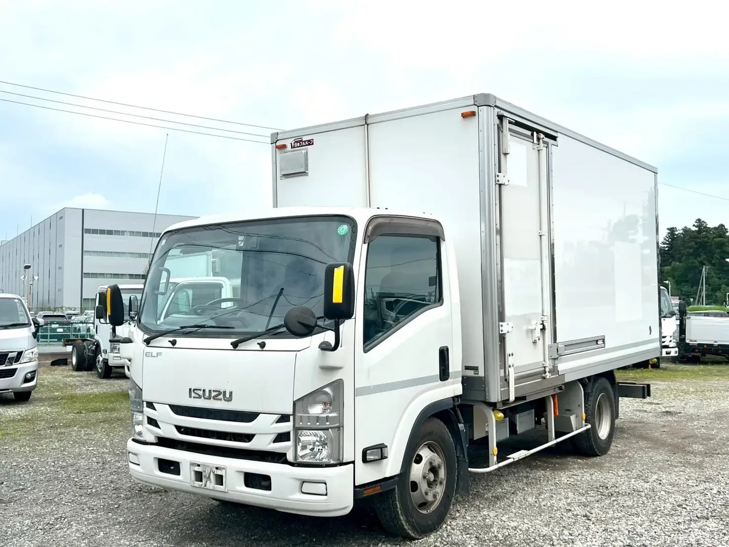 いすゞ エルフ 小型 冷凍冷蔵 中温 3枚観音 の中古トラック【車両No.190742】