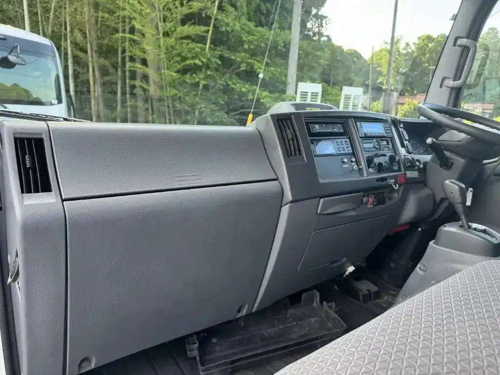 いすゞ エルフ 小型 冷凍冷蔵 中温 3枚観音の中古トラック画像12