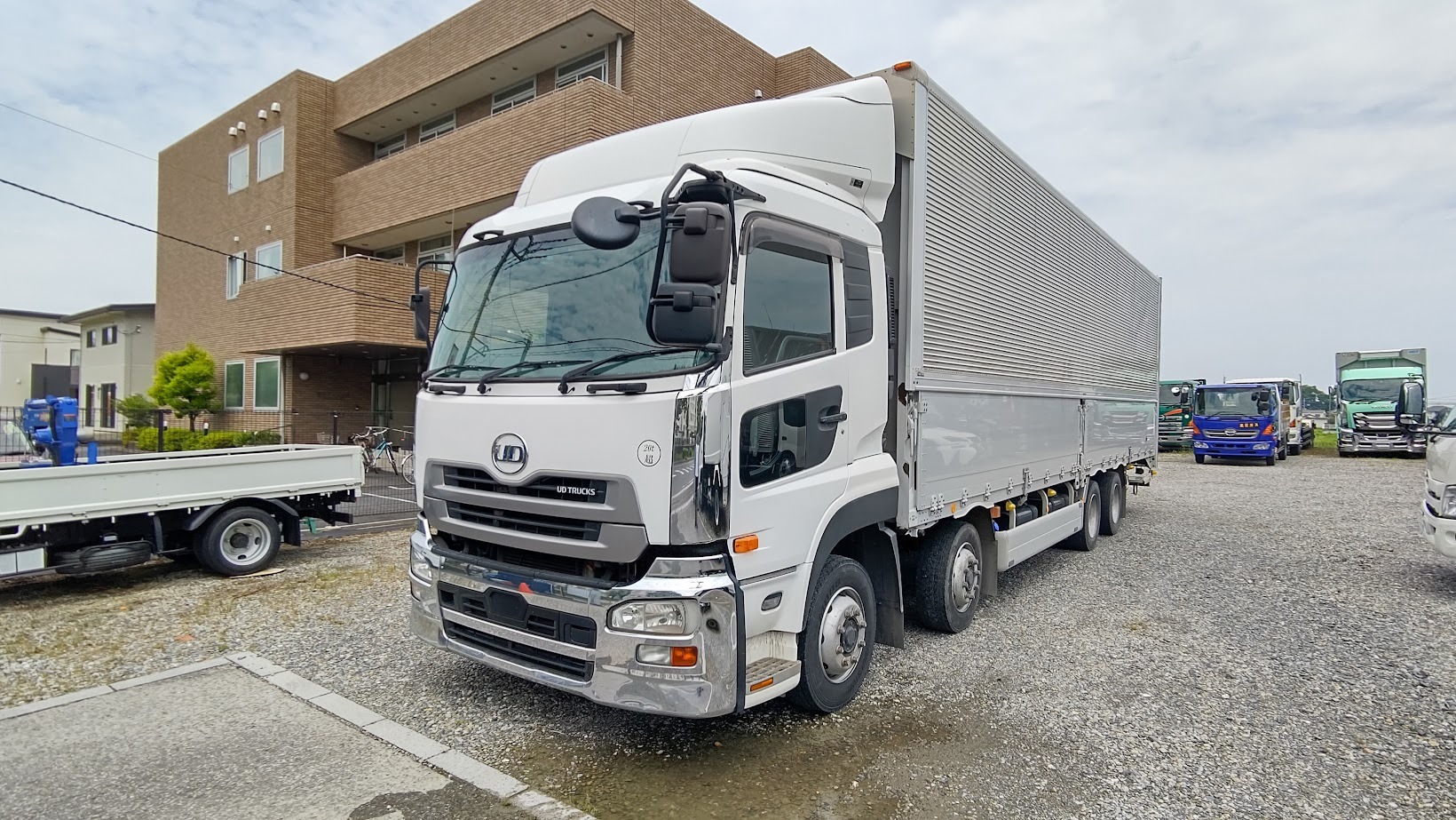 日産UD クオン 大型 ウイング