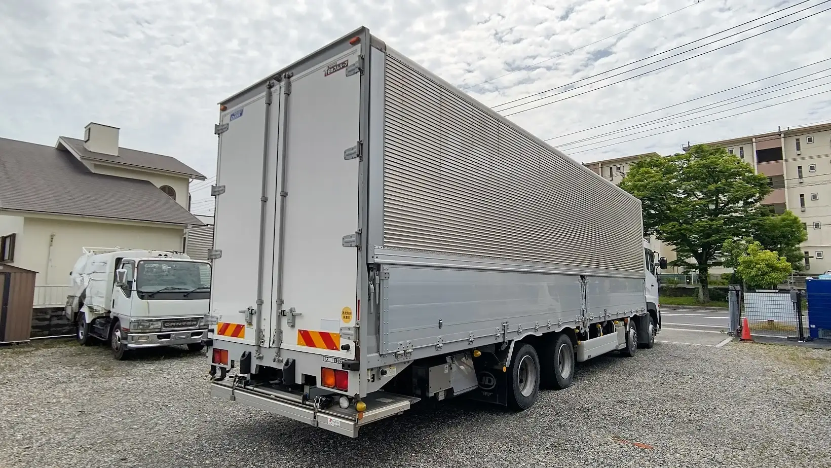日産UD クオン 大型 ウイング パワーゲート エアサスの中古トラック画像2