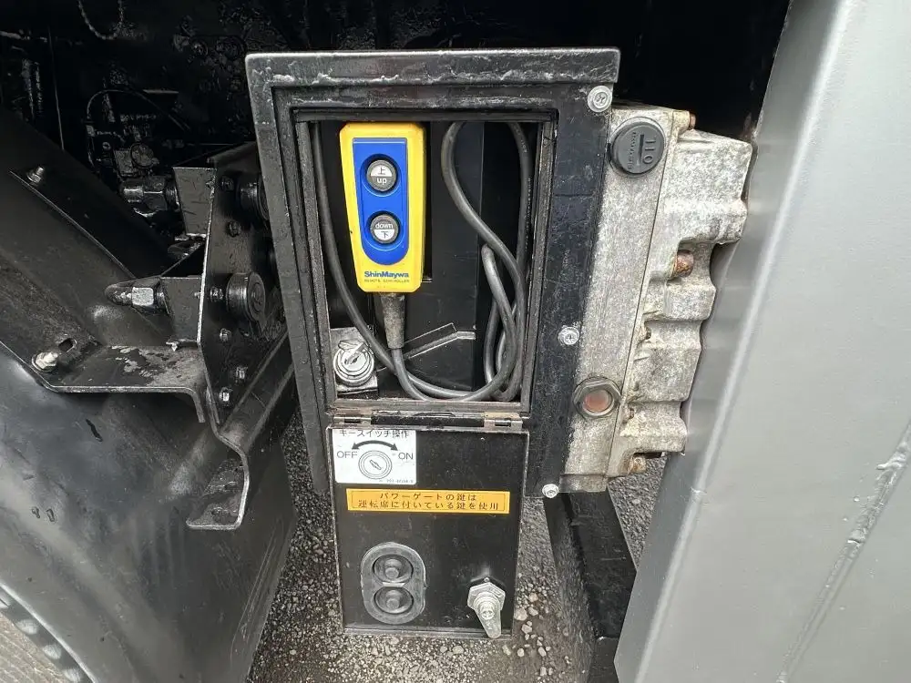 輸入車・その他 輸入車その他 小型 クレーン付 ヒアブ パワーゲートの中古トラック画像11