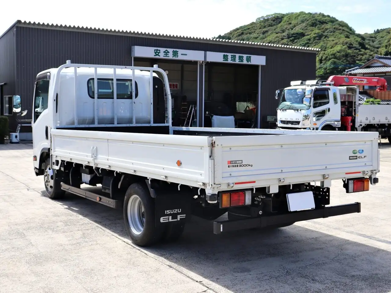 いすゞ エルフ 小型 平ボディ 2RG-NPR88AR R4の中古トラック画像4