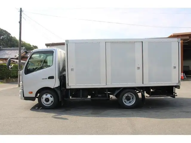 日野 デュトロ 小型 アルミバン ボトルカー サイドドアの中古トラック画像3