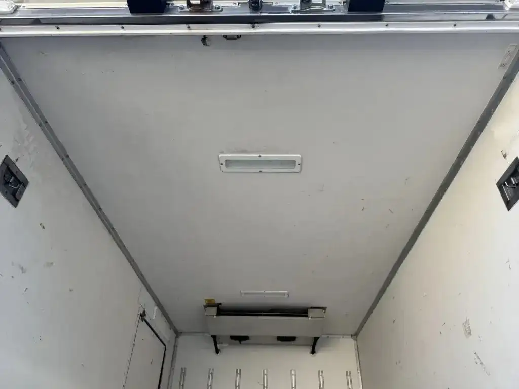 日野 デュトロ 小型 冷凍冷蔵 中温 床ステンの中古トラック画像10