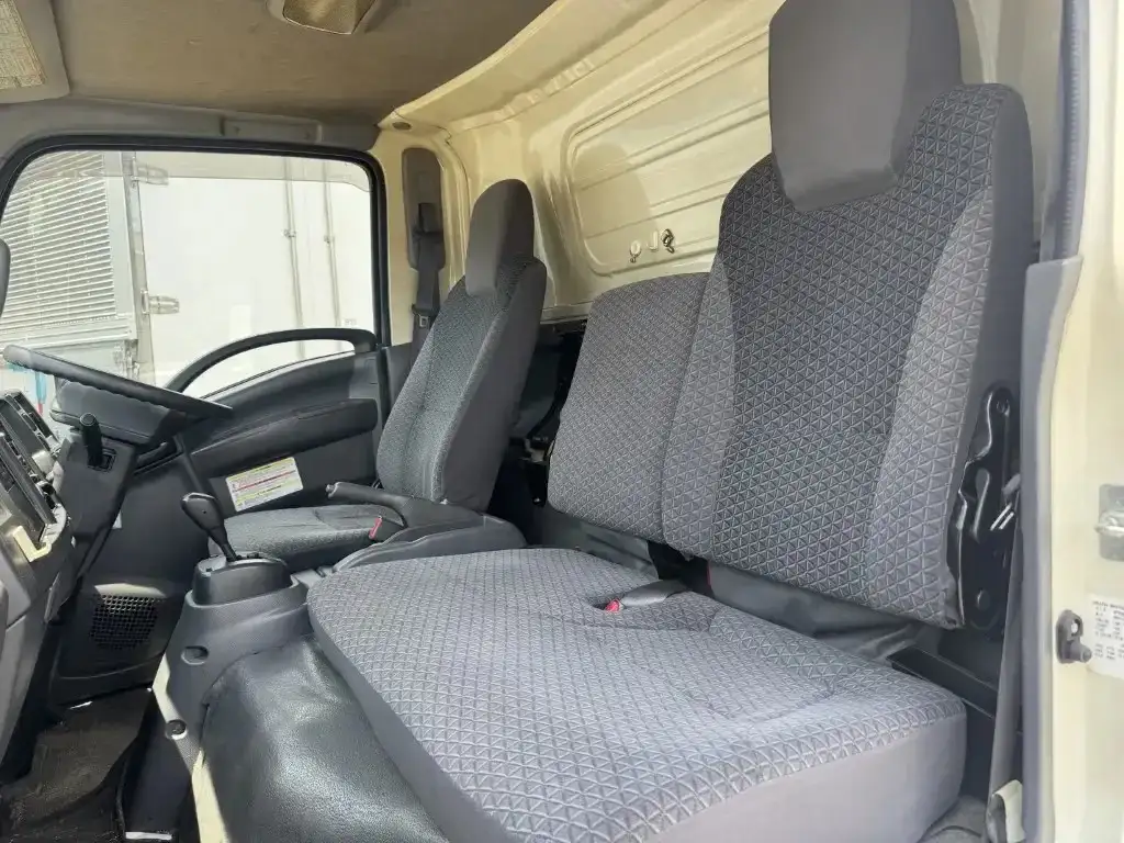 いすゞ エルフ 小型 冷凍冷蔵 中温 床ステンの中古トラック画像12