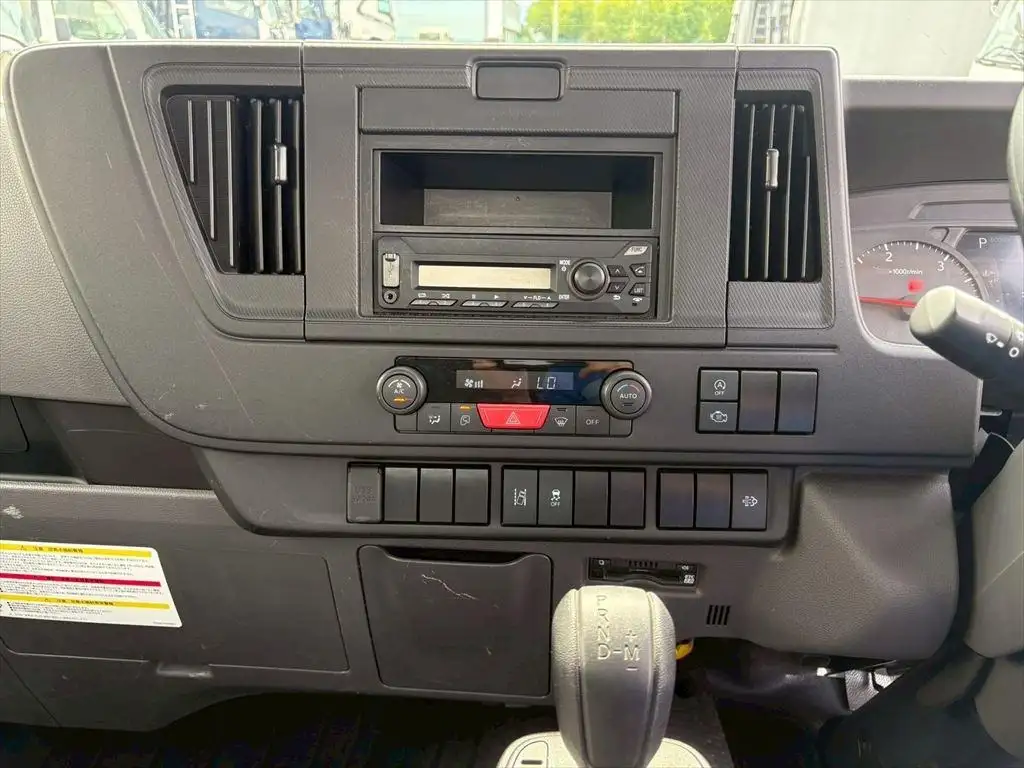 いすゞ エルフ 小型 平ボディ 2TG-NJR88AF R5の中古トラック画像14
