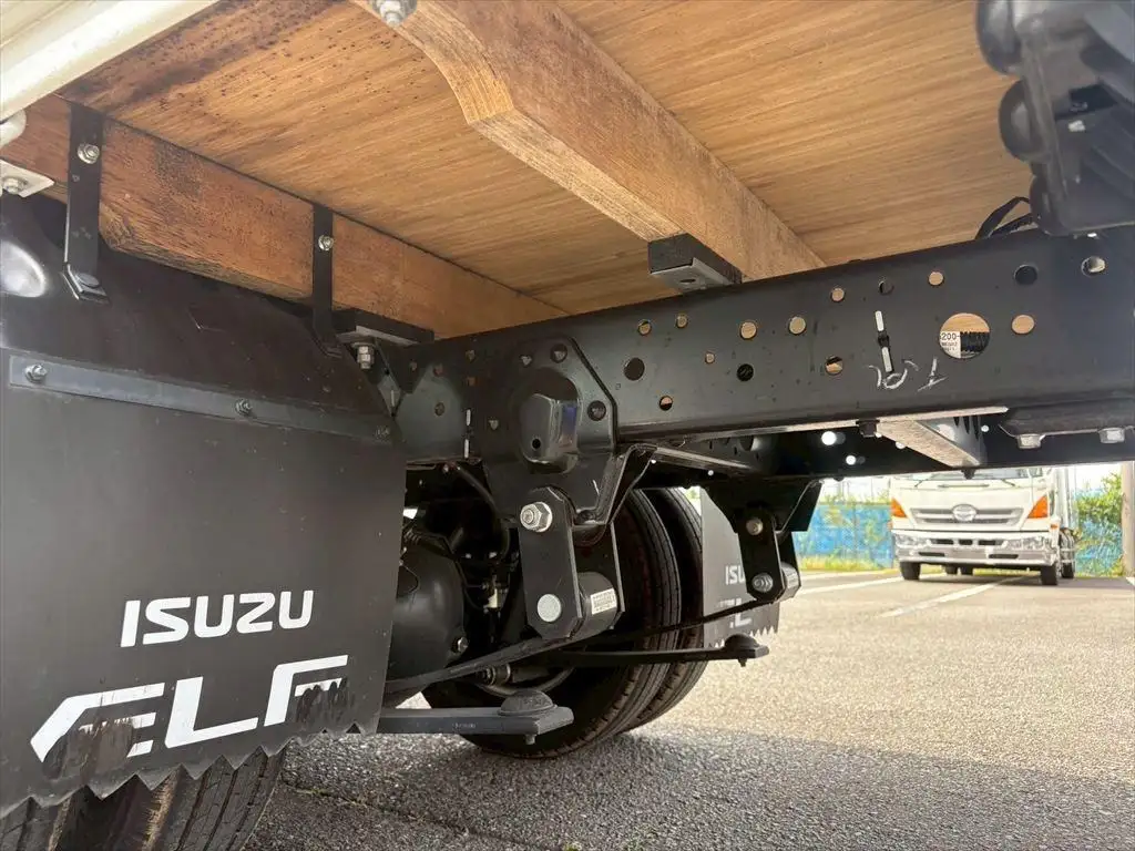 いすゞ エルフ 小型 平ボディ 2TG-NJR88AF R5の中古トラック画像16