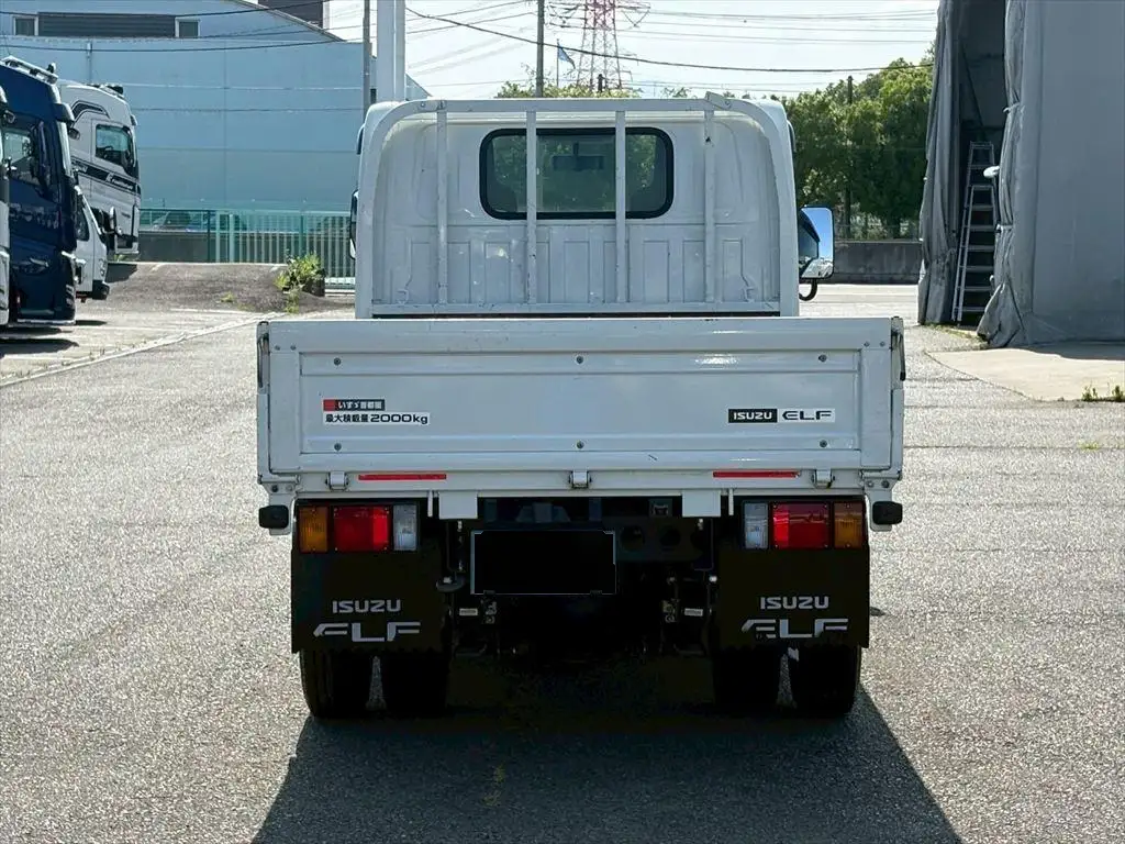 いすゞ エルフ 小型 平ボディ 2TG-NJR88AF R5の中古トラック画像4