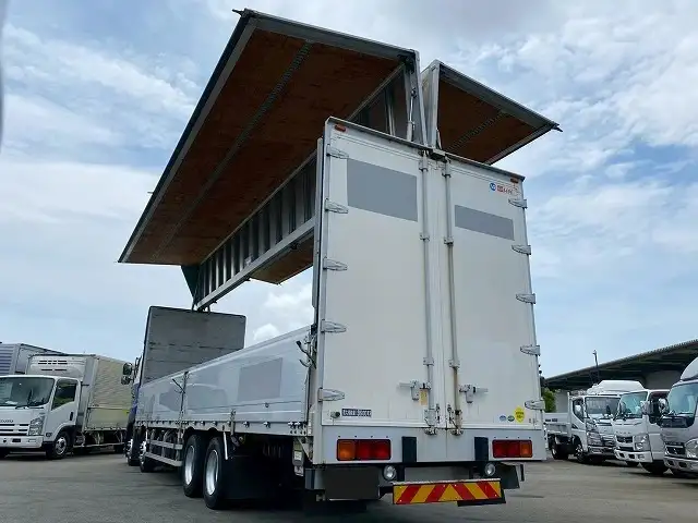 日野 プロフィア 大型 ウイング エアサス ベッドの中古トラック画像6