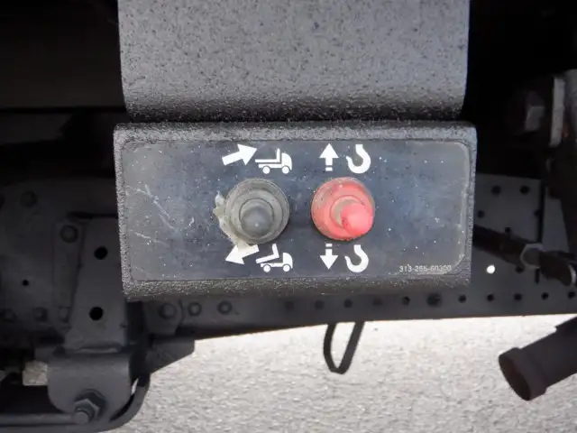 いすゞ エルフ 小型 車両重機運搬 ラジコン ウインチの中古トラック画像9
