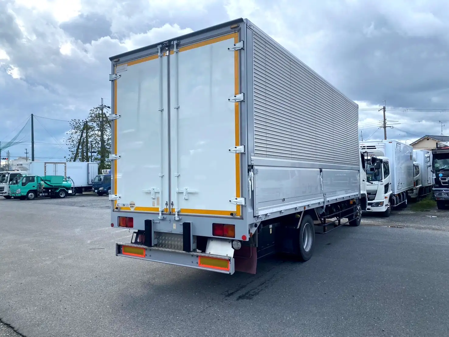 日野 レンジャー 中型/増トン ウイング 床鉄板 エアサスの中古トラック画像3