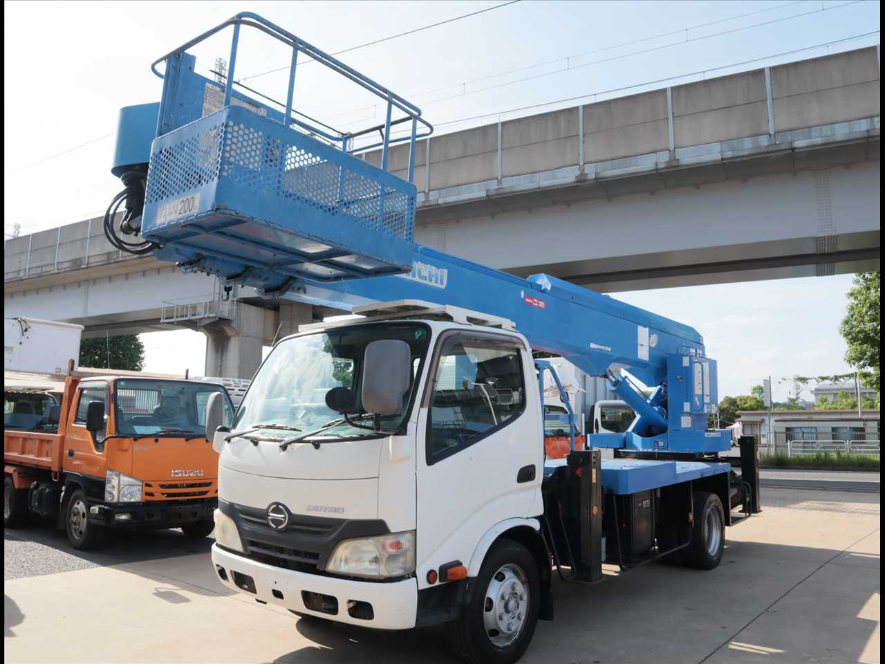 日野 デュトロ 小型 高所・建柱車 高所作業車 電工仕様 の中古トラック【車両No.191391】