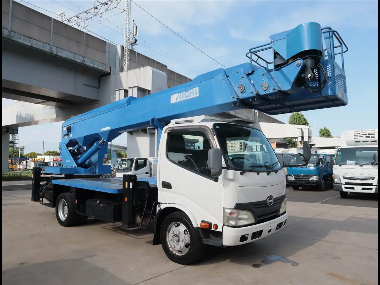 日野 デュトロ 小型 高所・建柱車 高所作業車 TKG-XZU650Fの中古トラック画像2