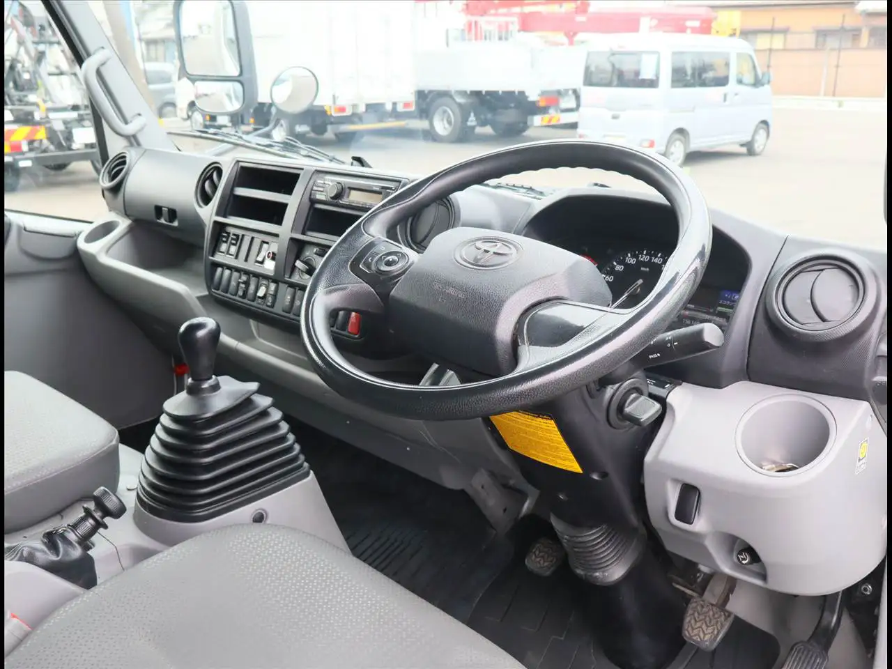 トヨタ トヨエース 小型 アルミバン パワーゲート 2RG-XZU712の中古トラック画像13