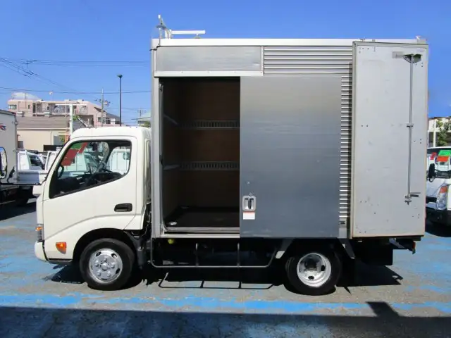 トヨタ ダイナ 小型 アルミバン サイドドア 2RG-XZC605の中古トラック画像4