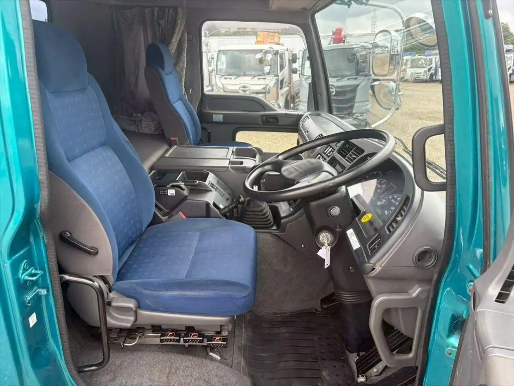 いすゞ ギガ 大型 トラクター 2デフ ベッドの中古トラック画像13