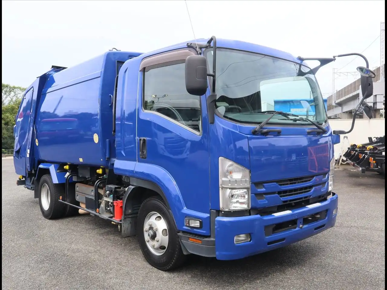 いすゞ フォワード 中型/増トン パッカー車 プレス式 ベッドの中古トラック画像2