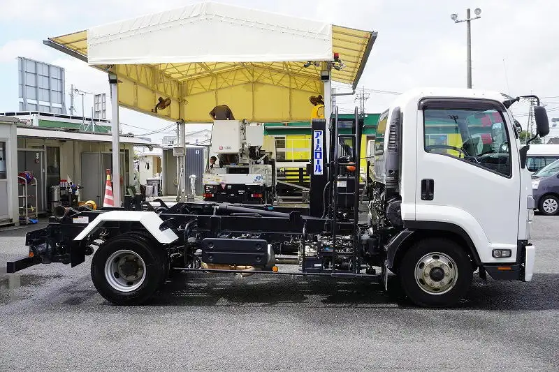 いすゞ フォワード 中型/増トン アームロール ツインホイスト 2RG-FRR90S1の中古トラック画像2