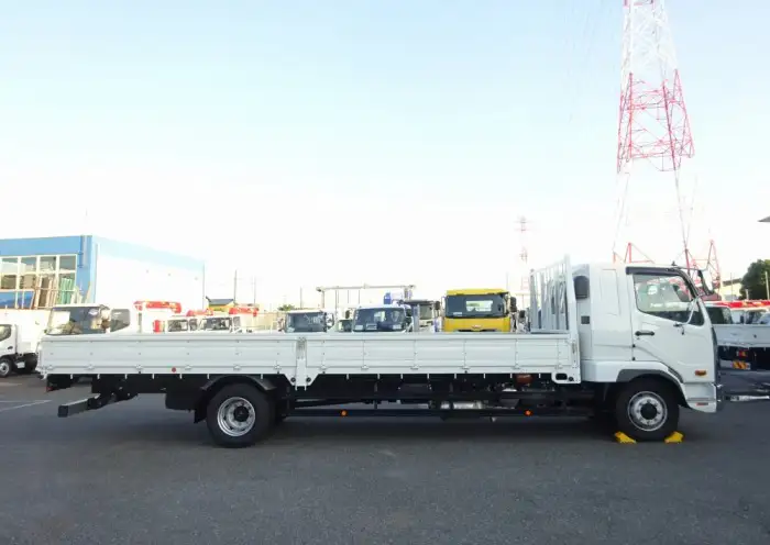 三菱 ファイター 中型/増トン 平ボディ ベッド 2KG-FK62FZの中古トラック画像3