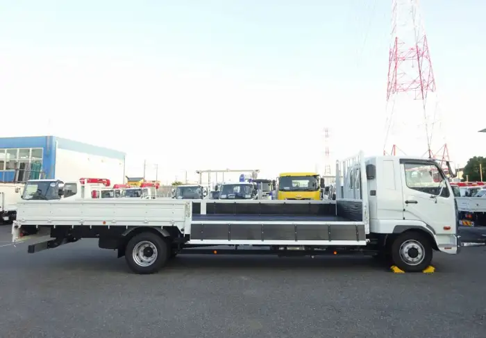 三菱 ファイター 中型/増トン 平ボディ ベッド 2KG-FK62FZの中古トラック画像4